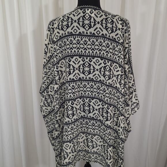 Sonoma Black White Knit Poncho Open Front Layering Wrap 1 Size Cozy Boho Casual - Picture 4 of 11